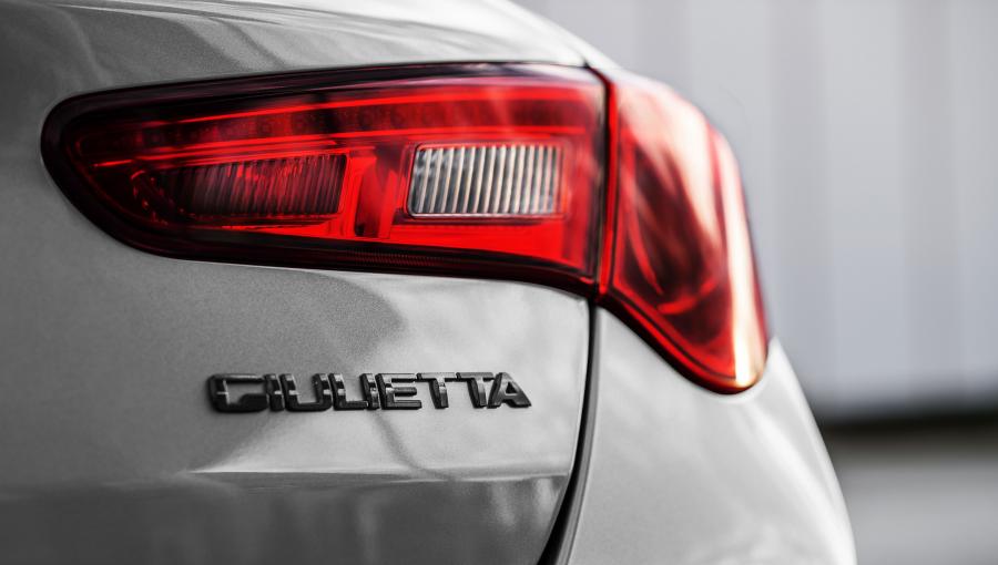 Логотип Alfa Romeo Giulietta B-Tech (940) 2018 года  (фото 4 из 7)